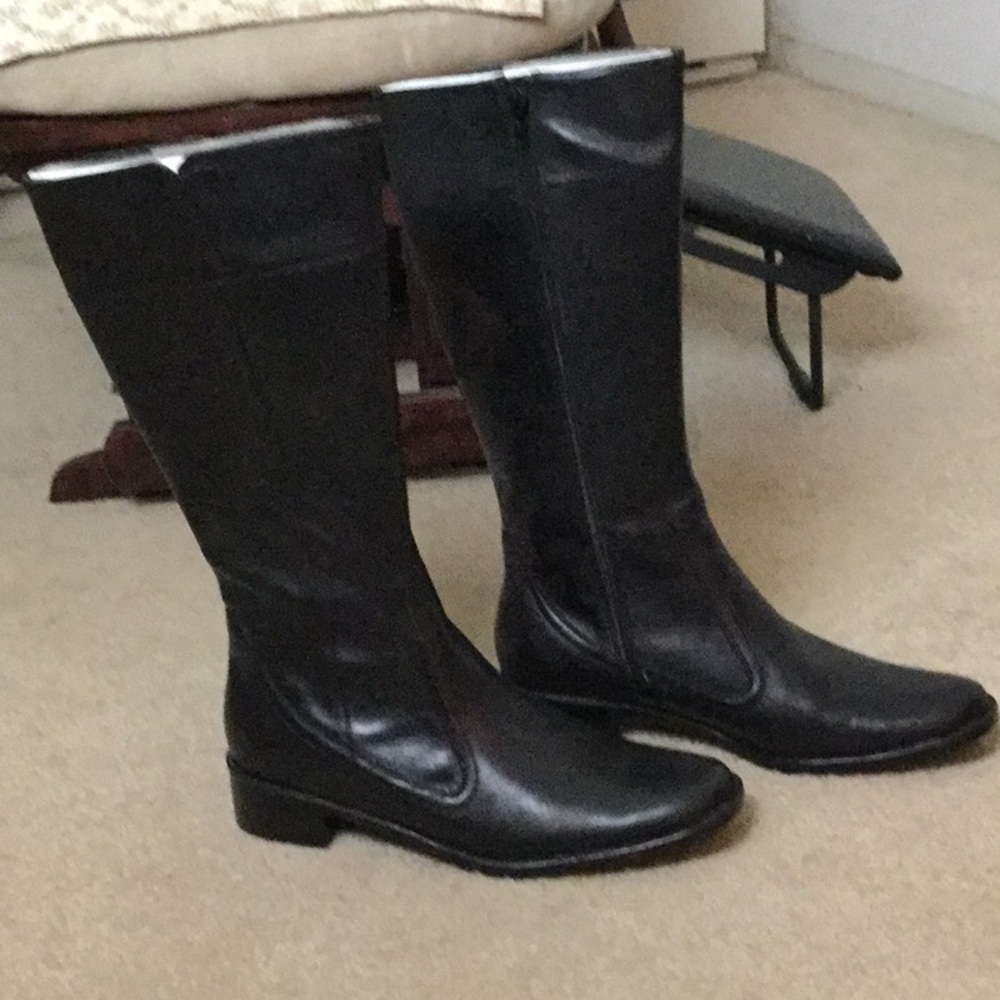Nine West SW Gentzu black zip up boots. 8.…